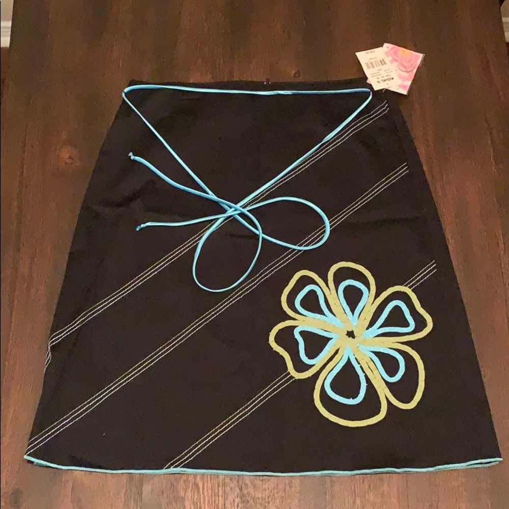A-line skirt w/ flower design
